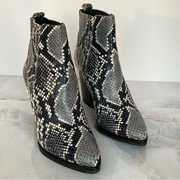 Marc Fisher Gray & Black Embossed Leather Dress Western Ankle Booties Sz 6-EUC - Picture 2 of 15